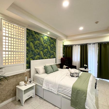 One Bedroom With Balcony By Christine Suites Ph In Greenbelt Radisson San Pedro Makati Exterior foto