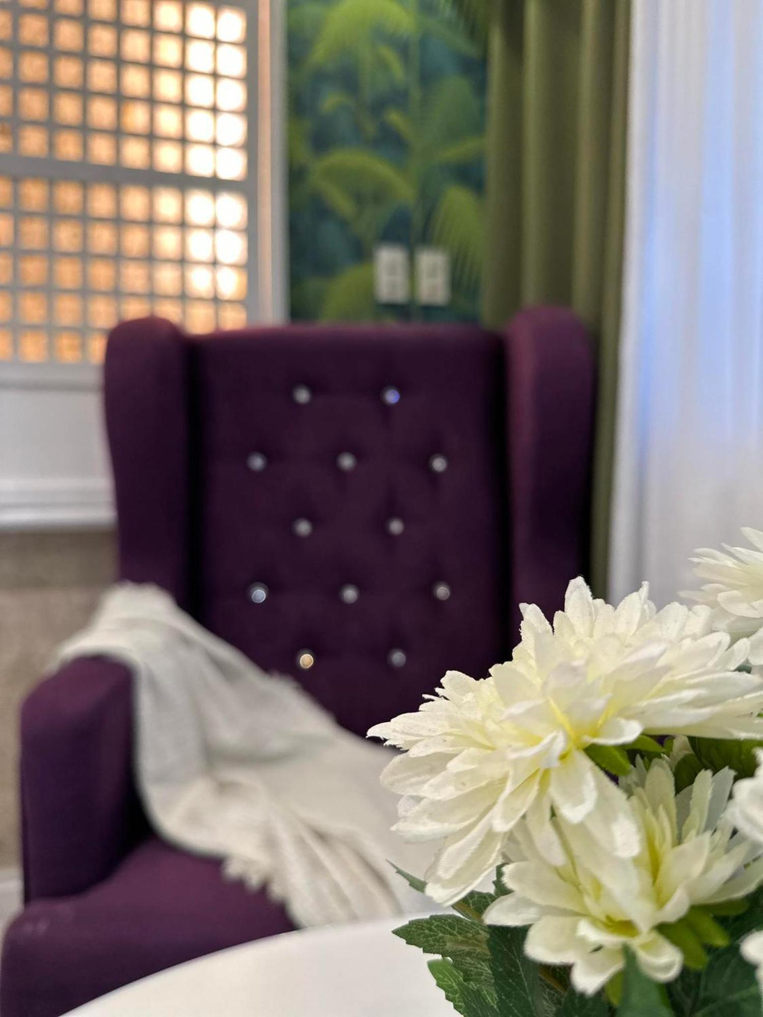 One Bedroom With Balcony By Christine Suites Ph In Greenbelt Radisson San Pedro Makati Exterior foto